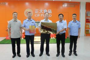 市文明辦、市市場監(jiān)管局聯(lián)合為我公司文明誠信經(jīng)營授牌